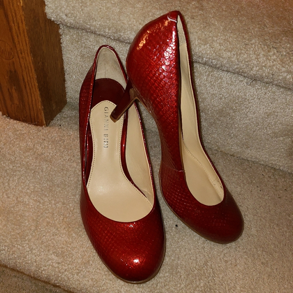 Becca Red Patent w/ textured Pattern